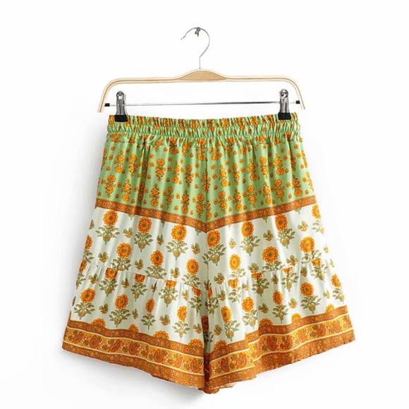 027 Boho Green Floral Gypsy Elastic Waist Shorts - Picture 6 of 8